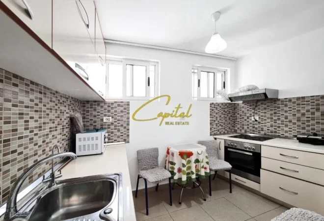 Tirane, jepet me qera apartament 1+1 Kati 1, 114 m² 750 € (PAZARI I RI)