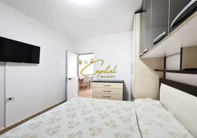 Tirane, jepet me qera apartament 1+1 Kati 1, 114 m² 750 € (PAZARI I RI)