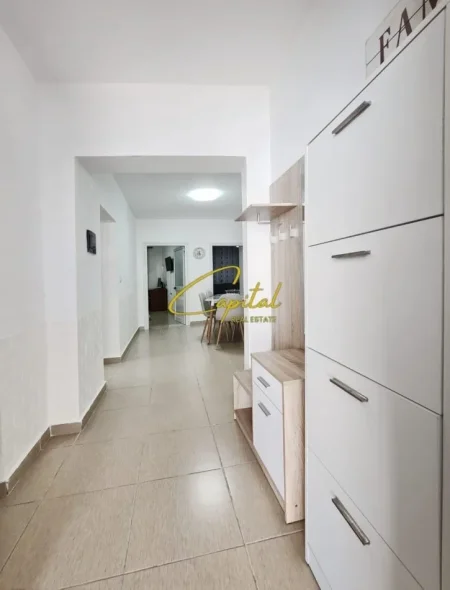 Tirane, jepet me qera apartament 1+1 Kati 1, 114 m² 750 € (PAZARI I RI)