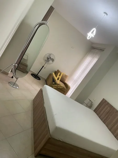 Tirane, jepet me qera apartament 2+1+Ballkon Kati 7, 103 m² 700 € (TREGU ELEKTRIK)