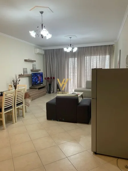 Tirane, jepet me qera apartament 2+1+Ballkon Kati 7, 103 m² 700 € (TREGU ELEKTRIK)