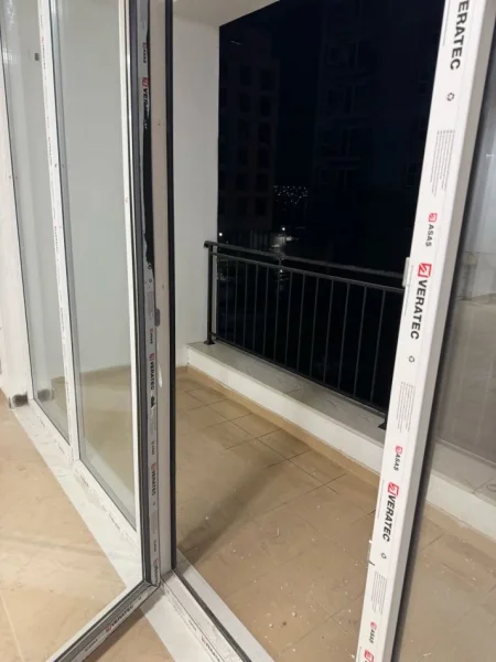 Tirane, jepet me qera ambjent biznesi Kati 1, 1.300 € (ish stacioni i trenit)