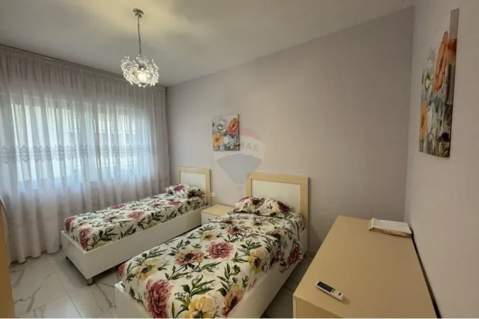 Tirane, jap me qera apartament 2+1+Ballkon Kati 6, 97 m² 700 € (ISH FUSHA E AVIACIONIT)