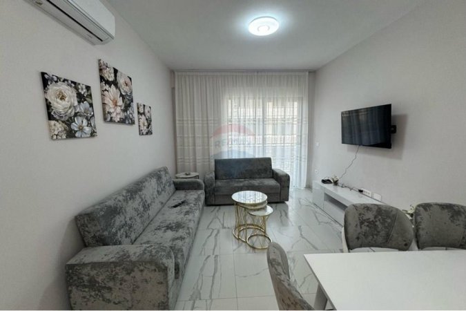 Tirane, jap me qera apartament 2+1+Ballkon Kati 6, 97 m² 700 € (ISH FUSHA E AVIACIONIT)