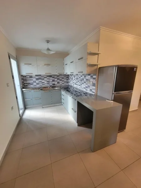 Tirane, jepet me qera apartament 1+1 Kati 3, 60 m² 50.000 leke (Brryli)