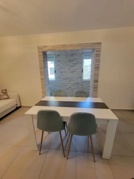Tirane, jepet me qera apartament 1+1 Kati 3, 60 m² 50.000 leke (Brryli)