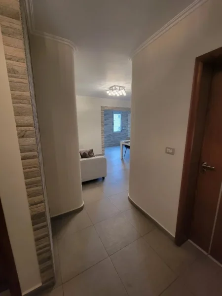 Tirane, jepet me qera apartament 1+1 Kati 3, 60 m² 50.000 leke (Brryli)