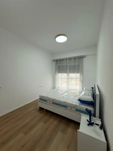 Tirane, jepet me qera apartament 1+1 Kati 3, 70 m² 450 € (Ali demi)
