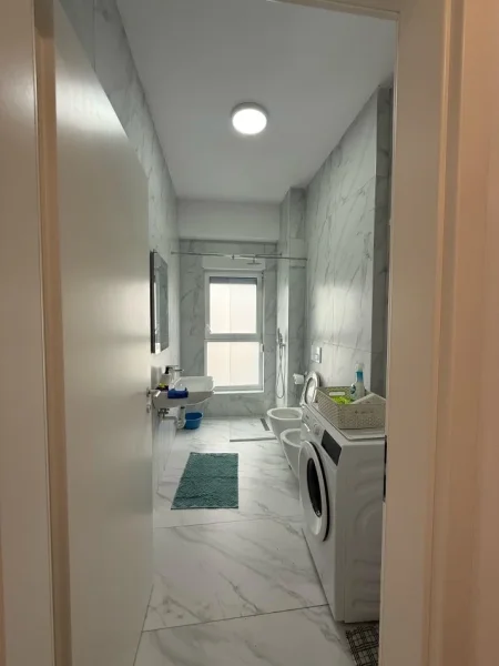 Tirane, jepet me qera apartament 1+1 Kati 3, 70 m² 450 € (Ali demi)