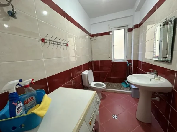 Tirane, jepet me qera apartament 2+1+Aneks Kati 3, 80 m² 520 € (kodra e diellit)