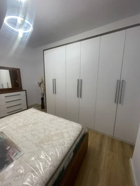 Tirane, shitet apartament 1+1 Kati 5, 65 m² 95.000 € (Yzberisht,Pallatet Derveni)