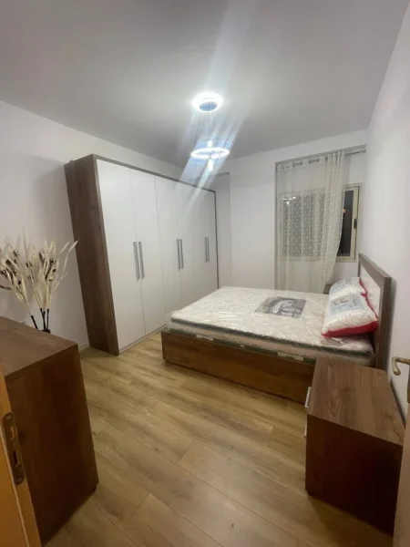 Tirane, shitet apartament 1+1 Kati 5, 65 m² 95.000 € (Yzberisht,Pallatet Derveni)