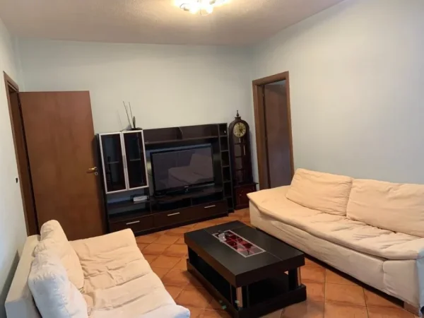 Tirane, jepet me qera apartament 1+1+Ballkon Kati 8, 65 m² 480 € (rruga Asim Vokshi)