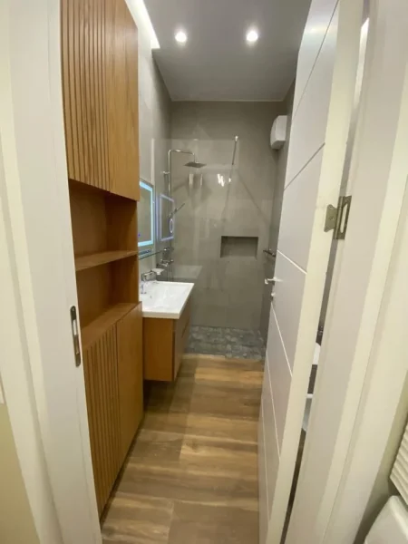 Tirane, jepet me qera apartament 1+1+Aneks+Ballkon Kati 7, 75 m² 800 € (Rruga e Kavajes)