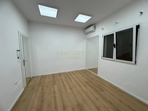 Tirane, jepet me qera Vile Kati 2, 200 m² 2.000 € (liman kaba)