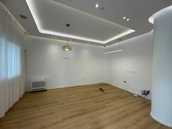 Tirane, jepet me qera Vile Kati 2, 200 m² 2.000 € (liman kaba)