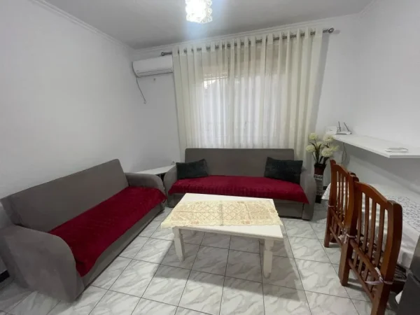 Tirane, jepet me qera apartament 1+1+Ballkon Kati 2, 60 m² 500 € (Ali Demi)