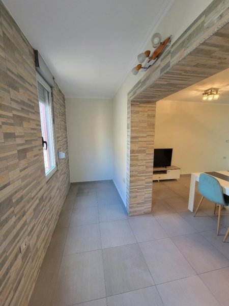 Tirane, jepet me qera apartament 1+1+Aneks Kati 3, 60 m² 500 € (brryli)