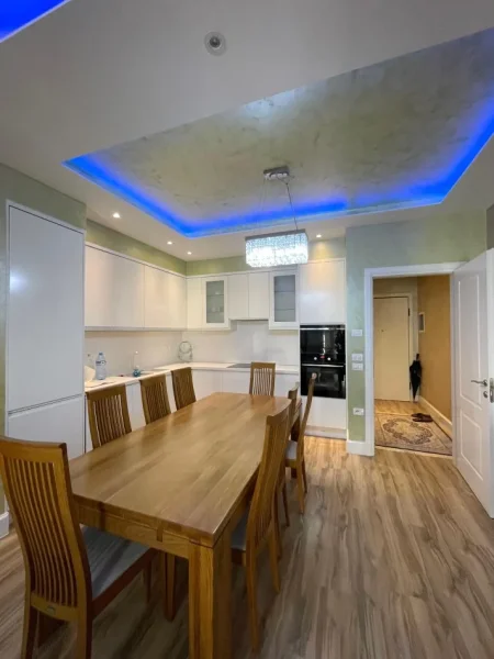 Tirane, jepet me qera apartament 2+1+Ballkon Kati 3, 117 m² (Unaza e Re, Kompleksi Green City)