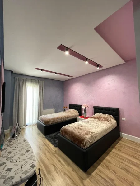 Tirane, jepet me qera apartament 2+1+Ballkon Kati 3, 117 m² (Unaza e Re, Kompleksi Green City)