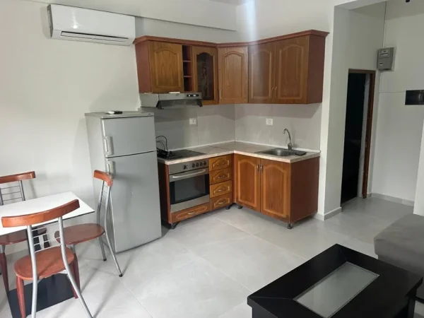 Tirane, jepet me qera apartament 1+1 Kati 1, 75 m² 350 € (astir)