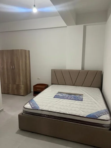 Tirane, jepet me qera apartament 1+1 Kati 1, 75 m² 350 € (astir)