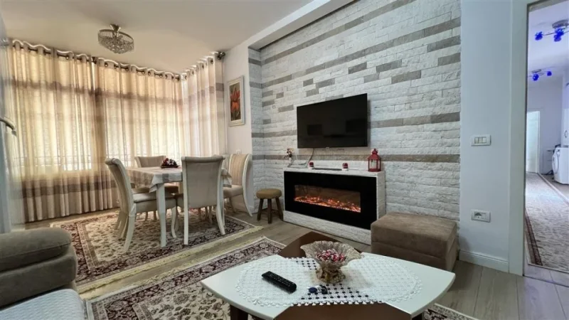 Tirane, jepet me qera apartament 3+1 Kati 5, 100 m² 900 € (Rruga e Kavajes, perballe Kompleksit Delijorgji)