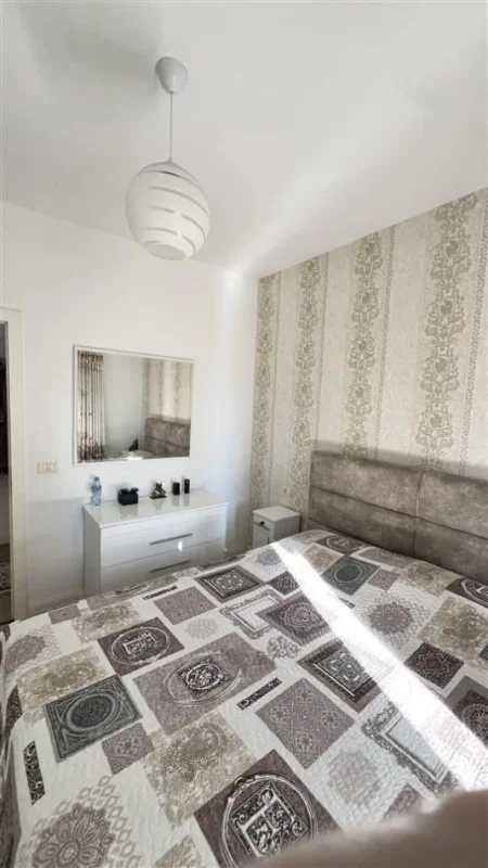 Tirane, jepet me qera apartament 3+1 Kati 5, 100 m² 900 € (Rruga e Kavajes, perballe Kompleksit Delijorgji)