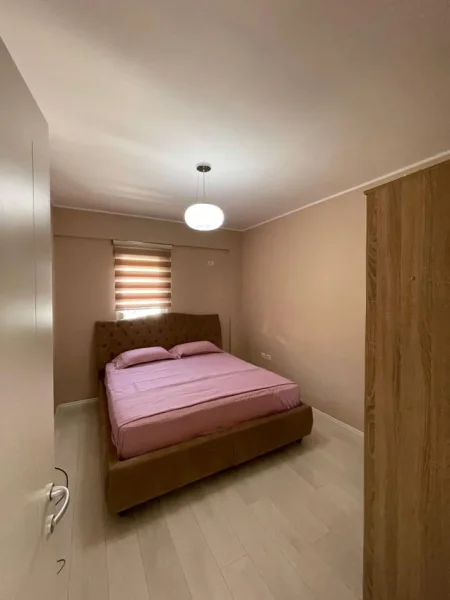 Tirane, jepet me qera 3+1 Kati 4, 187 m² 1.100 € (Liqeni i thate, kompleksi Fz)