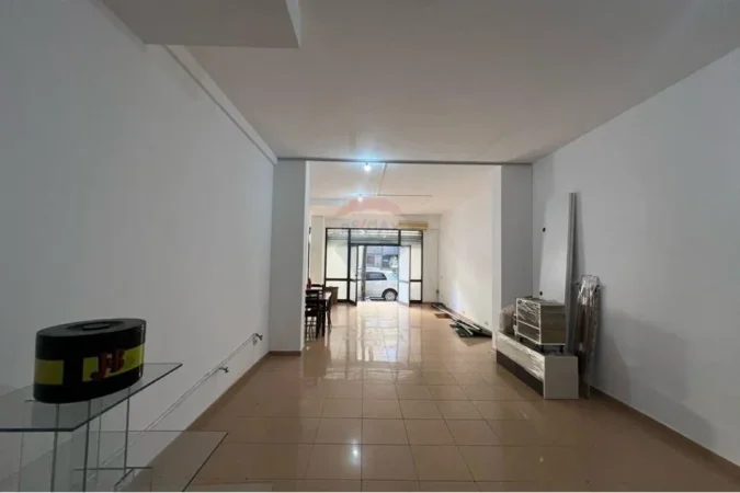 Tirane, shitet ambjent biznesi , 69 m² 93.000 € (Qendra Kristal)