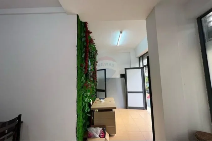 Tirane, shitet ambjent biznesi , 69 m² 93.000 € (Qendra Kristal)