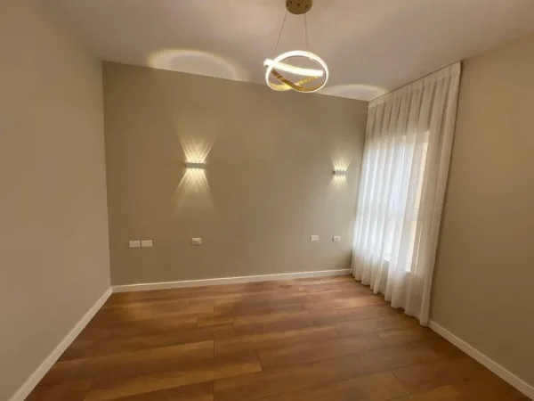 Tirane, shitet apartament 1+1 Kati 4, 43 m² 105.000 € (Fusha aviacionit)