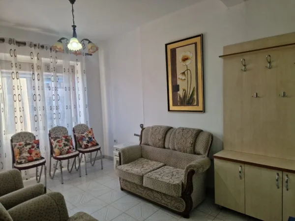 Tirane, jepet me qera apartament 2+1 Kati 2, 81 m² 600 € (Jepet me Qera Super Apartamenti 2+1 ne Rrugen e Durresit.)