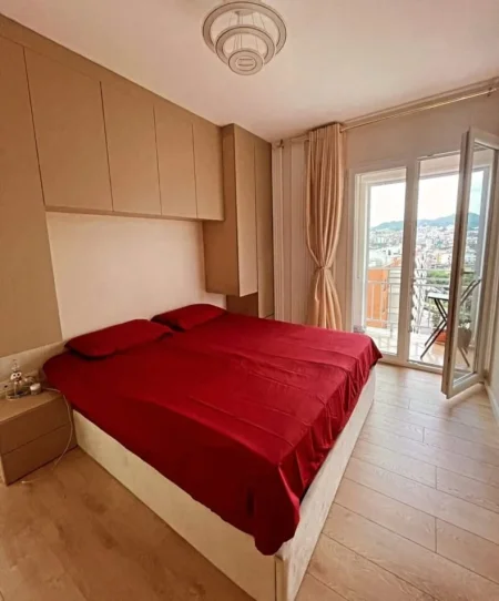 Tirane, shitet apartament 1+1 Kati 11, 85 m² 195.000 € (Rruga e kavajes)