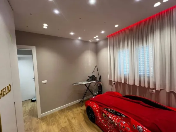 Tirane, shitet apartament duplex 3+1 Kati 8, 156 m² 234.000 € (Fusha aviacionit)