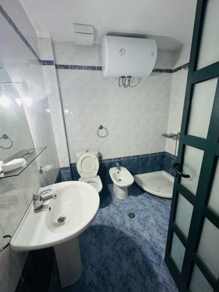 Tirane, jepet me qera apartament 1+1+Ballkon Kati 4, 70 m² 450 € (Mohamed gjollesha)