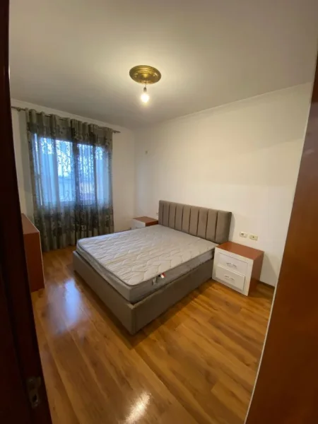 Tirane, jepet me qera apartament 1+1 Kati 8, 60 m² 450 € (astir)