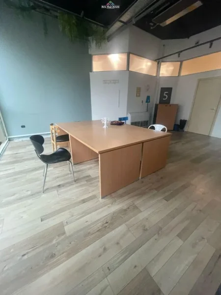Tirane, jepet me qera zyre Kati 3, 65 m² 1.500 € (myslym shyri)
