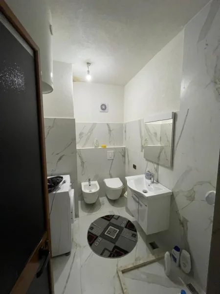 Tirane, jepet me qera apartament 2+1+Ballkon Kati 3, 84 m² 550 € (Komuna e Parisit)