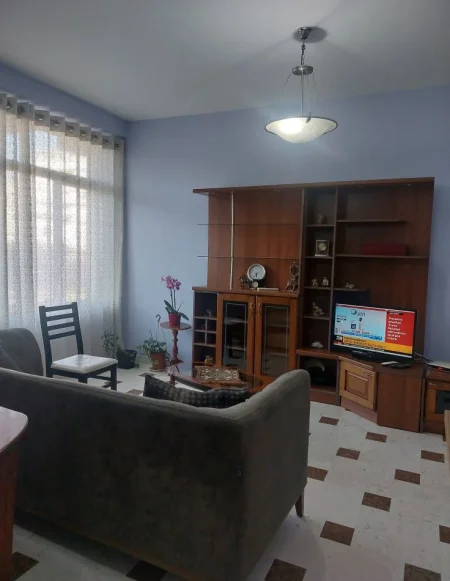 Tirane, jap me qera apartament 3+1+Ballkon Kati 1, 100 m² 800 € (Pazari i Ri)
