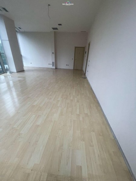 Tirane, jepet me qera zyre Kati 3, 60 m² 1.000 € (myslym shyri)