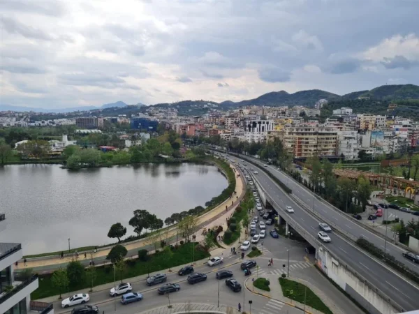 Tirane, jepet me qera zyre Kati 7, 140 m² 1.600 € (LAKE VIEW LIQENI)