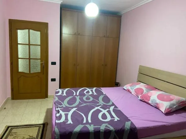 Tirane, jepet me qera apartament 2+1+Ballkon Kati 5, 75 m² 500 € (haxhi hysen dalliu)