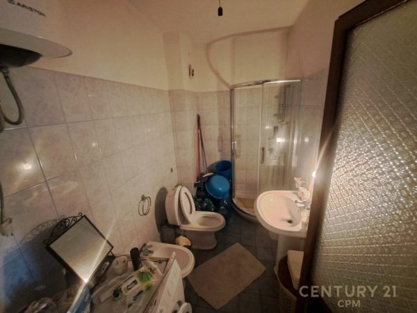 Tirane, jepet me qera apartament 2+1 Kati 7, 95 m² (kombinat)