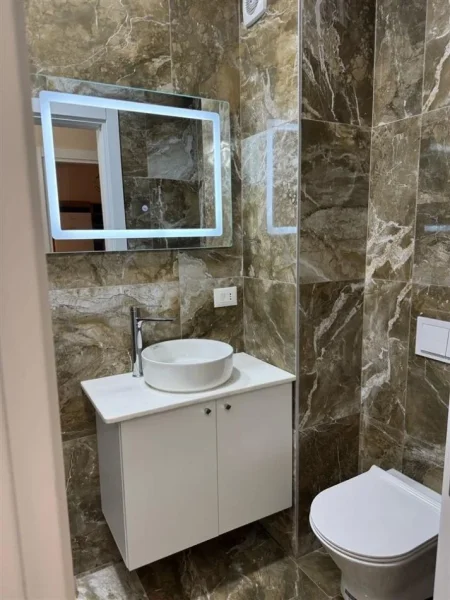 Tirane, jepet me qera apartament 2+1 Kati 7, 100 m² 650 € (farmacia 10)