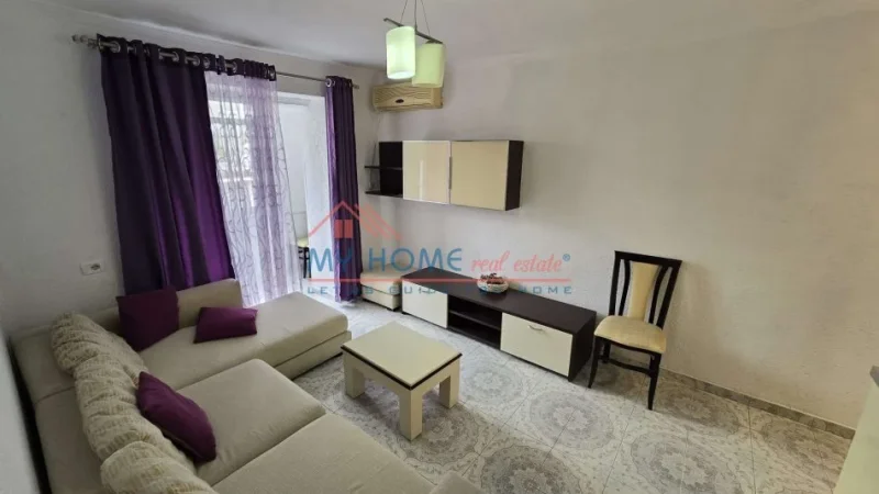 Tirane, shes 1+1+Ballkon Kati 3, 53 m² 83.000 € (Shkolla e Bashkuar)
