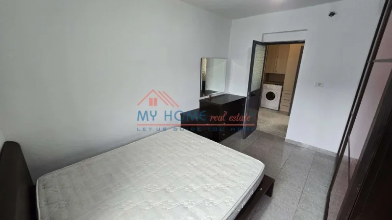 Tirane, shes 1+1+Ballkon Kati 3, 53 m² 83.000 € (Shkolla e Bashkuar)