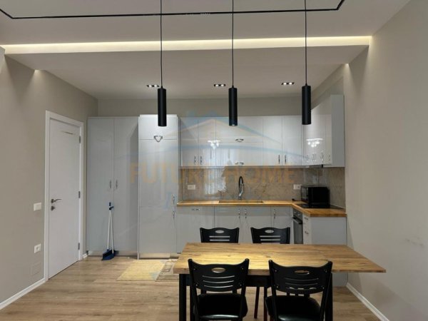 Tirane, jepet me qera apartament 2+1+Ballkon Kati 9, 114 m² 700 € (Rruga e Dibres)