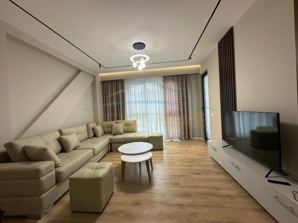 Tirane, jepet me qera apartament 2+1+Ballkon Kati 9, 114 m² 700 € (Rruga e Dibres)
