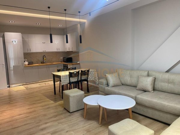 Tirane, jepet me qera apartament 2+1+Ballkon Kati 9, 114 m² 700 € (Rruga e Dibres)